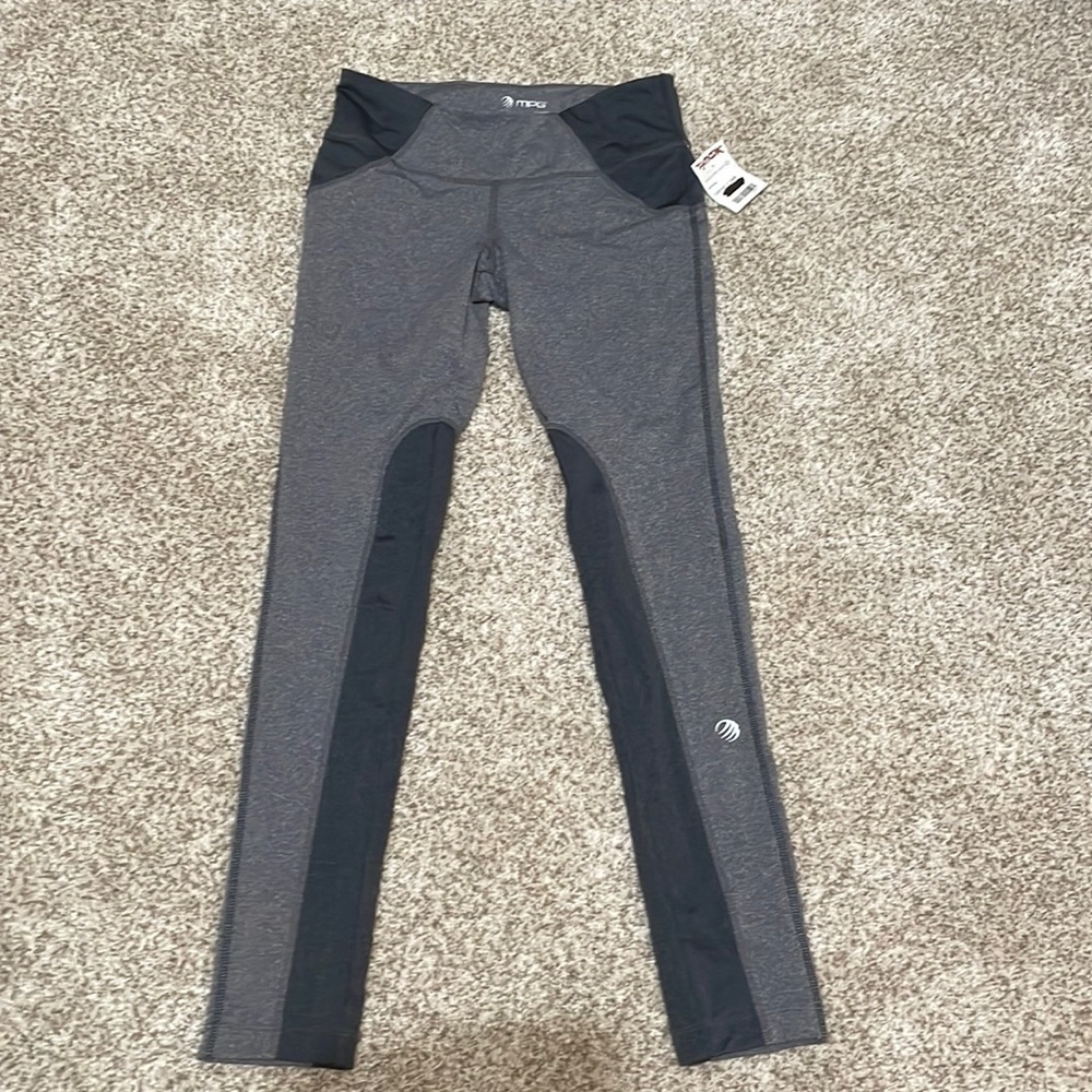 Womens MPG capri size small